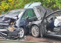 Groźnie wyglądające zderzenie pojazdów, dwie osoby zabrane do szpitala - zdjęcie główne