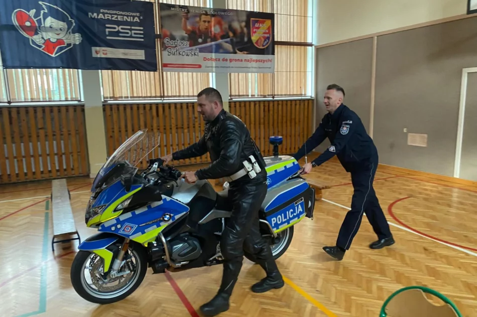 Policjanci spotkali się z młodzieżą - zdjęcie 6