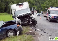 Czołowe zderzenie z samochodem dostawczym - zdjęcie główne