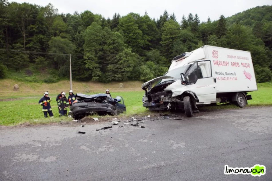 Czołowe zderzenie z samochodem dostawczym - zdjęcie 2