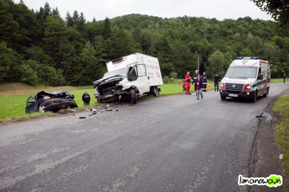 Czołowe zderzenie z samochodem dostawczym - zdjęcie 3