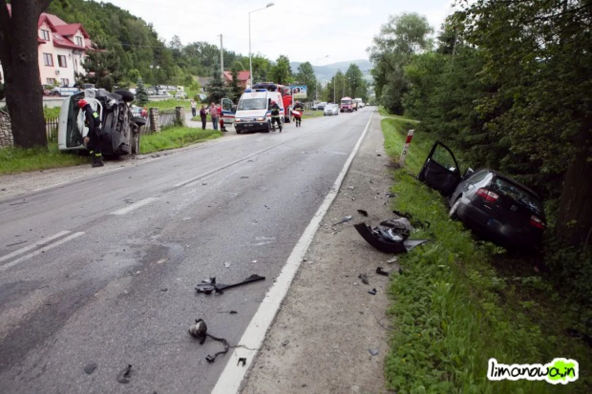 Zderzenie samochodu dostawczego i osobowego