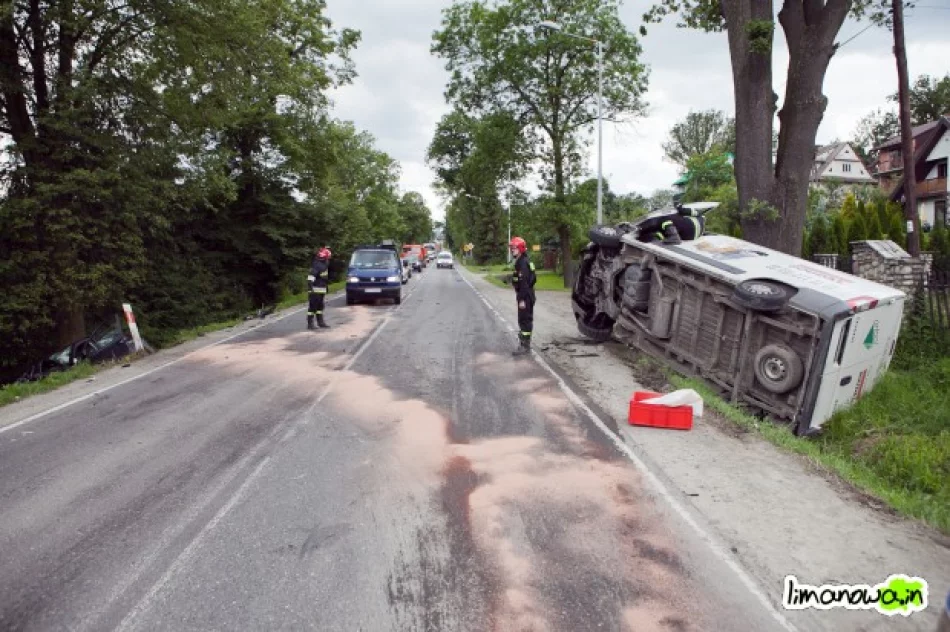 Zderzenie samochodu dostawczego i osobowego - zdjęcie 2