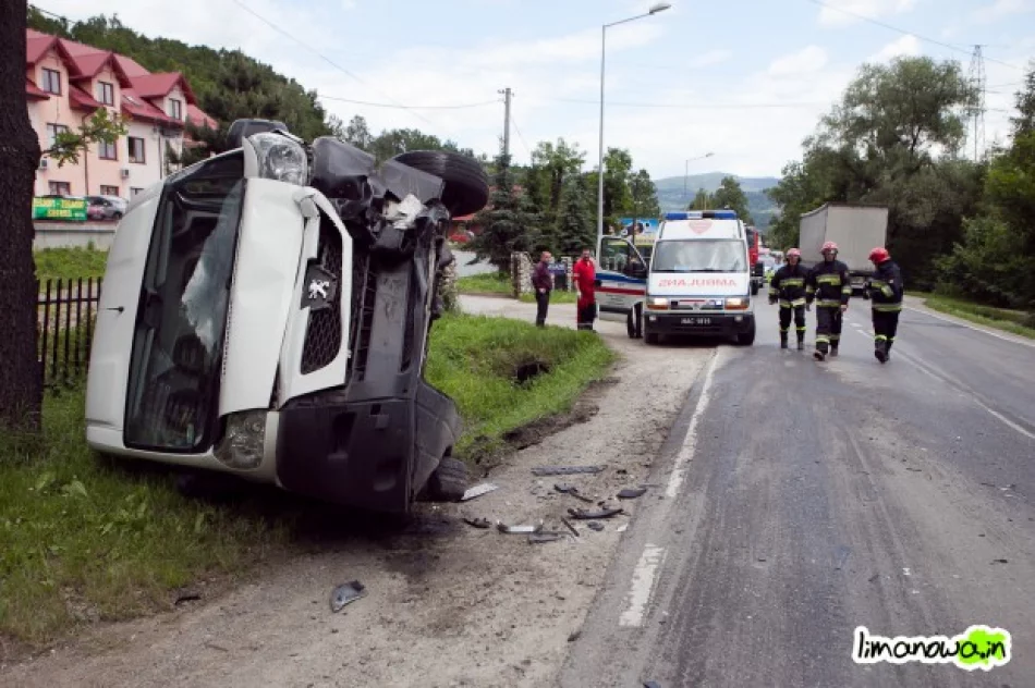 Zderzenie samochodu dostawczego i osobowego - zdjęcie 3