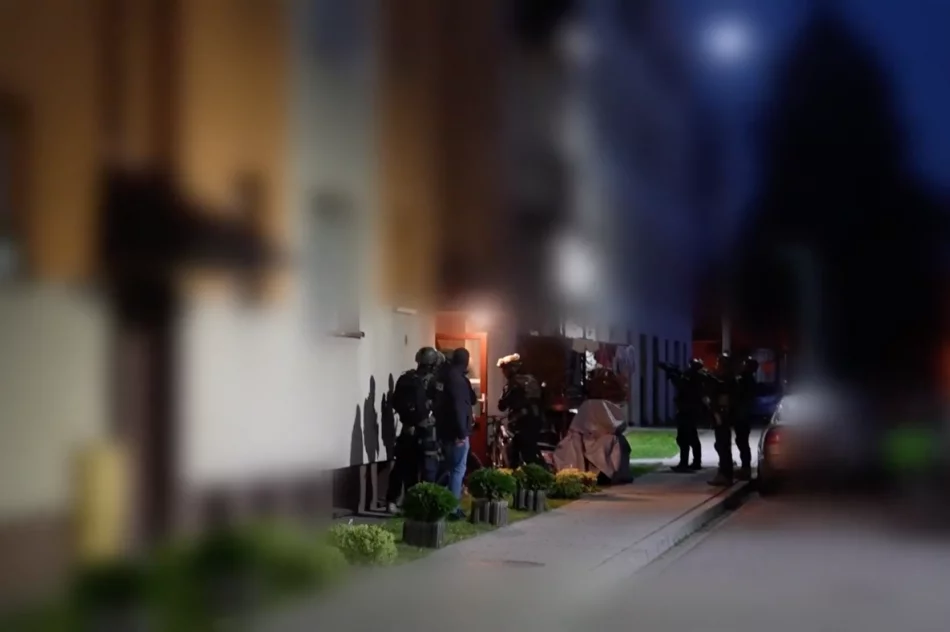 Akcja kontrterrorystów: 12 osób zatrzymanych za handel narkotykami (ZDJĘCIA I WIDEO) - zdjęcie 5