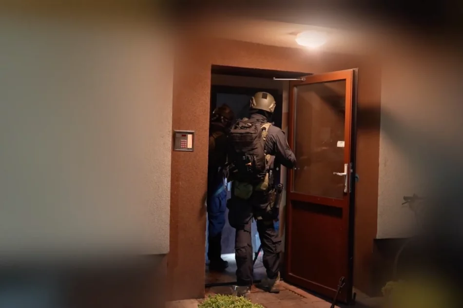 Akcja kontrterrorystów: 12 osób zatrzymanych za handel narkotykami (ZDJĘCIA I WIDEO) - zdjęcie 6