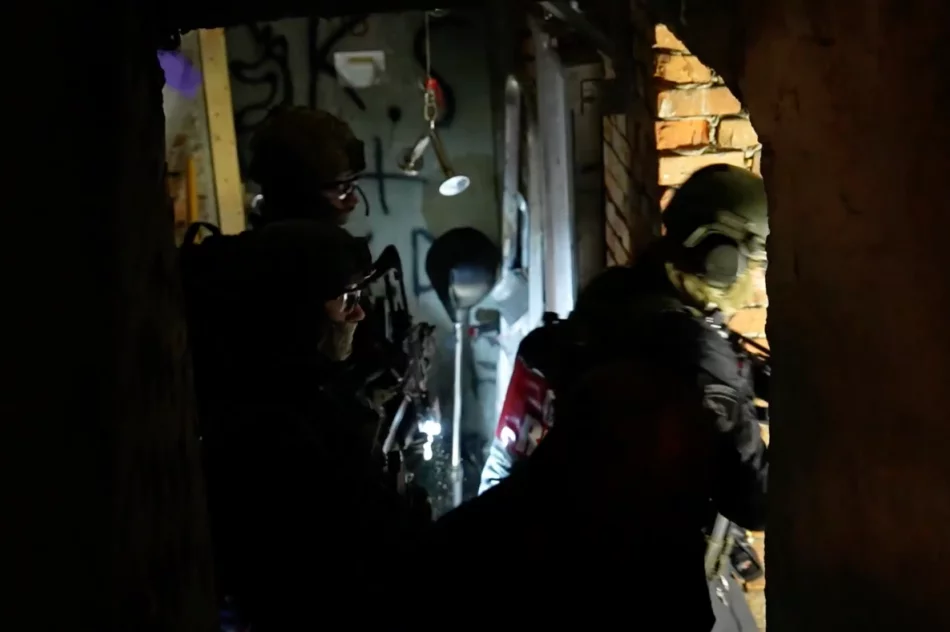 Akcja kontrterrorystów: 12 osób zatrzymanych za handel narkotykami (ZDJĘCIA I WIDEO) - zdjęcie 7