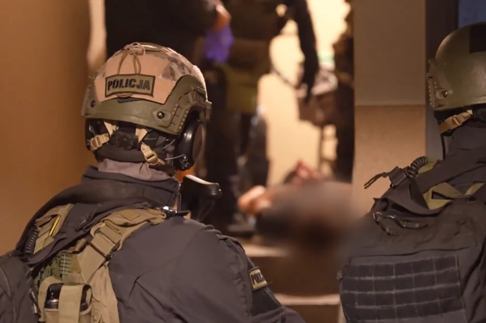 Akcja kontrterrorystów: 12 osób zatrzymanych za handel narkotykami (ZDJĘCIA I WIDEO) - zdjęcie 10