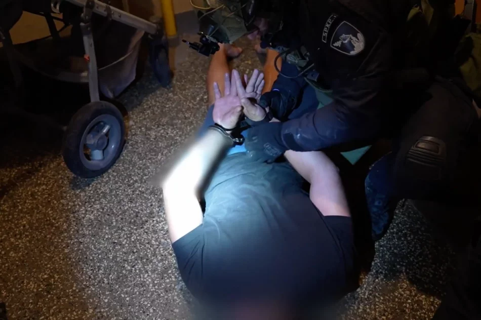 Akcja kontrterrorystów: 12 osób zatrzymanych za handel narkotykami (ZDJĘCIA I WIDEO) - zdjęcie 11