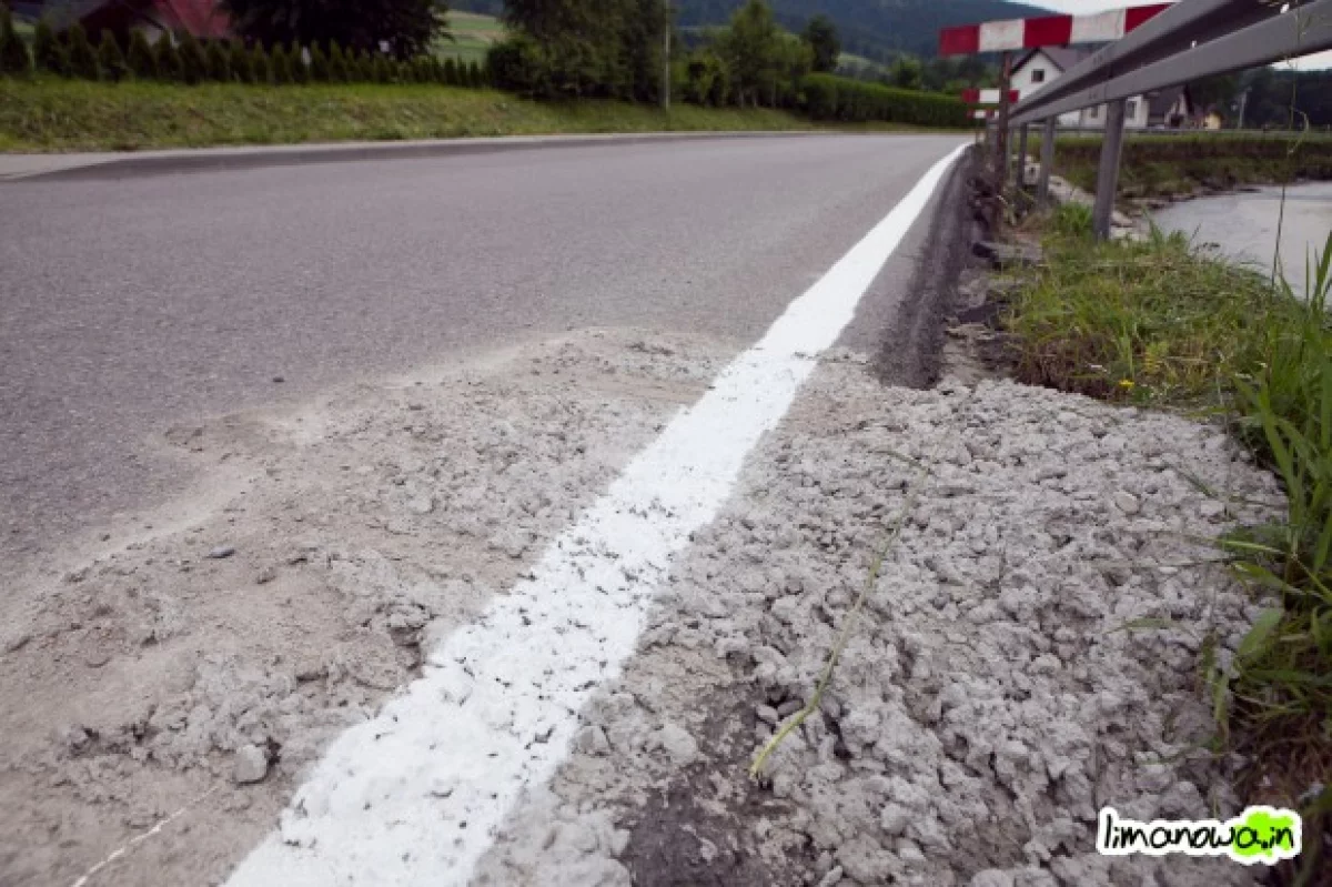 Malowanie linii na drodze: żwir, piasek i beton nie przeszkadza