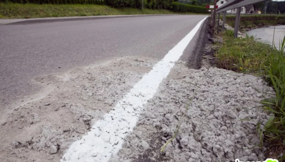 Malowanie linii na drodze: żwir, piasek i beton nie przeszkadza - zdjęcie 1