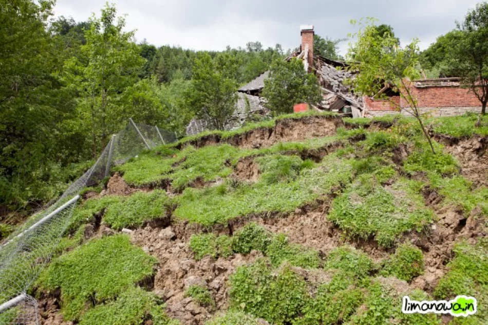 Runął dom, mieszkańcy kolejnych żyją w strachu - zdjęcie 3