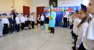 Zbieramy kredki kolorowe, by poznawać rzeczy nowe - Ślubowanie klas pierwszych w SP w Pasierbcu - zdjęcie 3