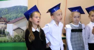 Zbieramy kredki kolorowe, by poznawać rzeczy nowe - Ślubowanie klas pierwszych w SP w Pasierbcu - zdjęcie 5