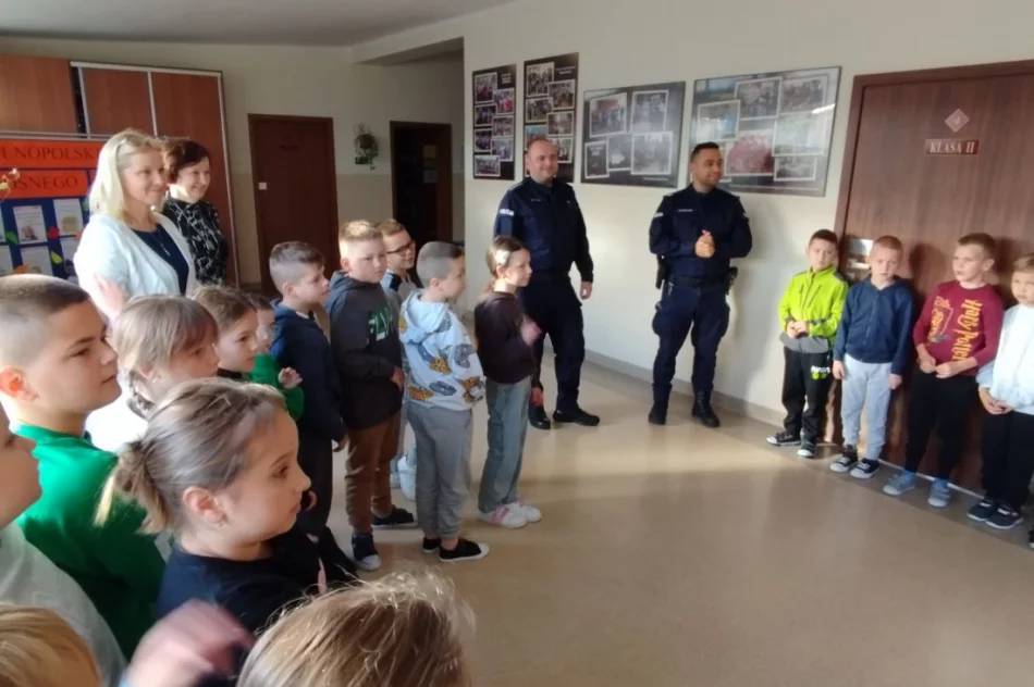 Policjanci odwiedzili szkołę - rozmowy o bezpieczeństwie - zdjęcie 2