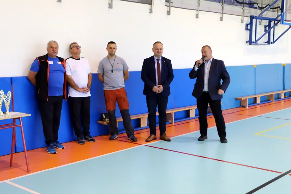Dziewczęta z Kłodnego Mistrzyniami Gminy Limanowa w Halowej Piłce nożnej - zdjęcie 11