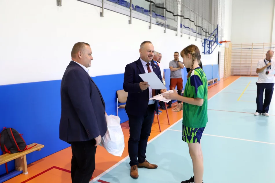 Dziewczęta z Kłodnego Mistrzyniami Gminy Limanowa w Halowej Piłce nożnej - zdjęcie 15