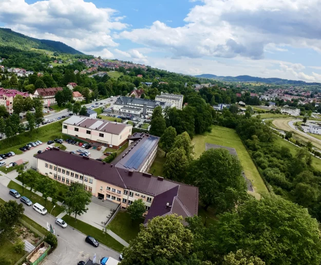 Szkoła usprawiedliwia dzisiejsze nieobecności w związku z "krwawym piątkiem" - zdjęcie główne