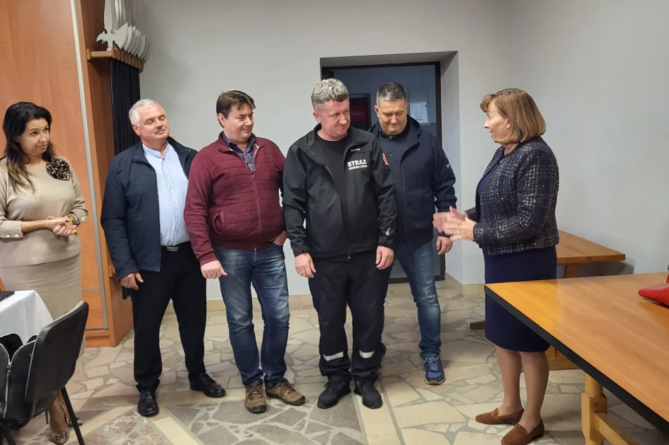 Przekazanie wyposażenia dla OSP Łososina Górna - zdjęcie 8