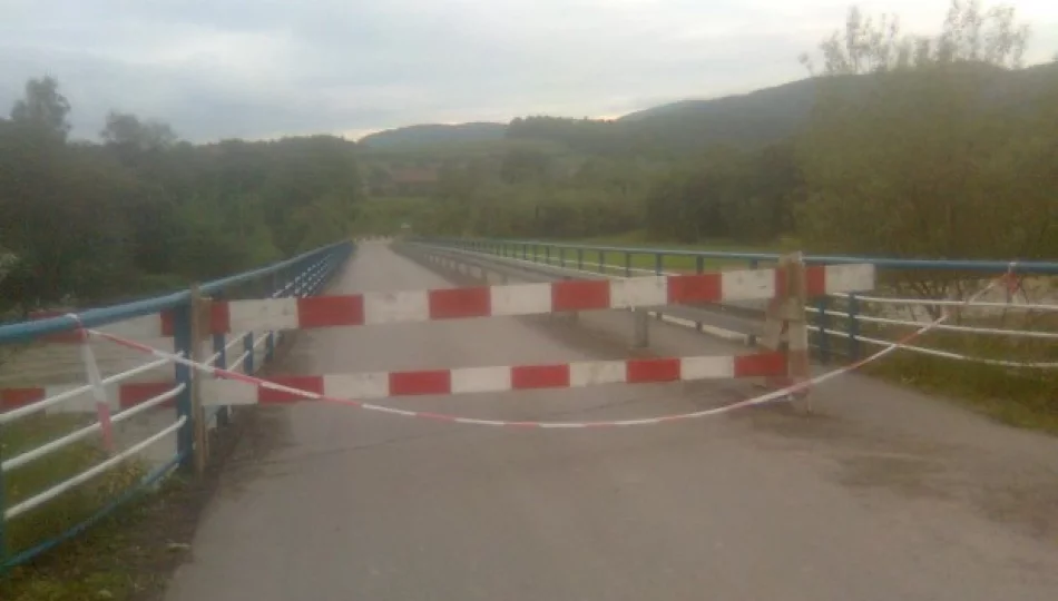 Mieszkańcy Jaworznej ratowali most (video) - zdjęcie 1