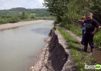 Nasyp był obniżony, teraz ich zalewa - zdjęcie główne