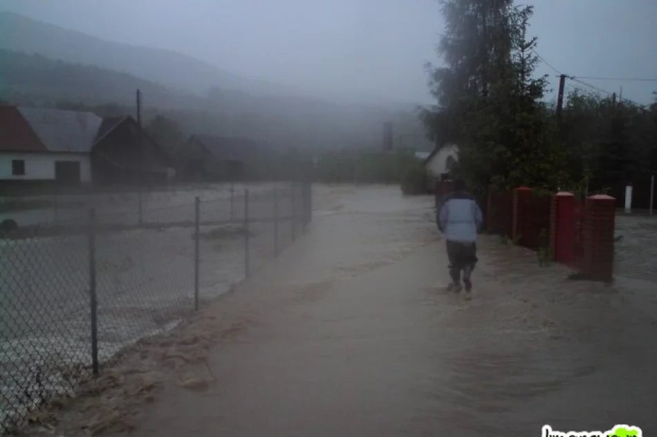 Nasyp był obniżony, teraz ich zalewa - zdjęcie 4