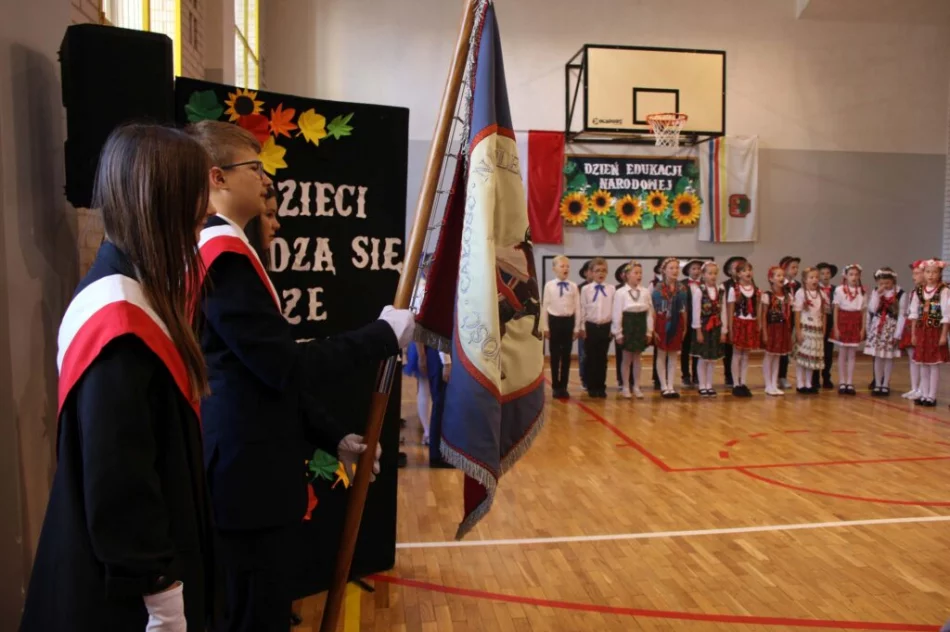 Uroczystość z okazji Dnia Edukacji Narodowej w Szkole Podstawowej nr 2 w Limanowej - zdjęcie 2