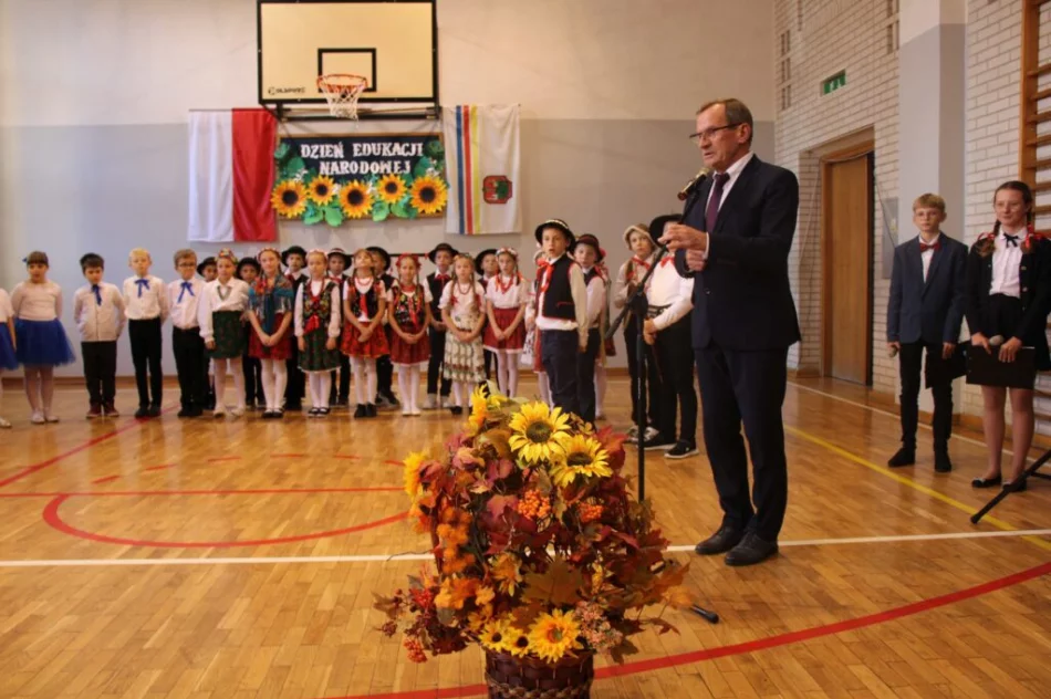 Uroczystość z okazji Dnia Edukacji Narodowej w Szkole Podstawowej nr 2 w Limanowej - zdjęcie 5