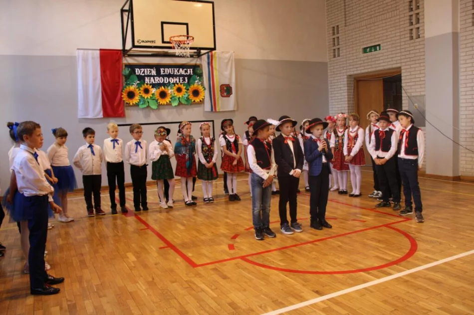 Uroczystość z okazji Dnia Edukacji Narodowej w Szkole Podstawowej nr 2 w Limanowej - zdjęcie 6