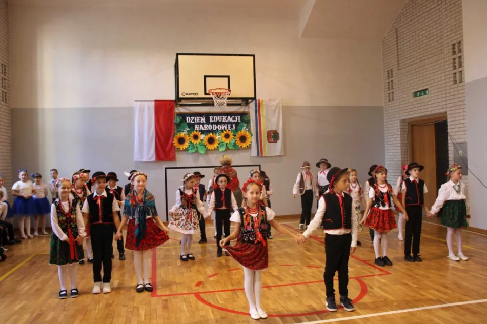 Uroczystość z okazji Dnia Edukacji Narodowej w Szkole Podstawowej nr 2 w Limanowej - zdjęcie 8