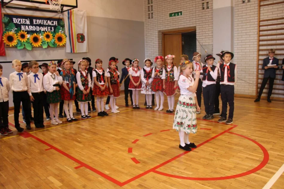 Uroczystość z okazji Dnia Edukacji Narodowej w Szkole Podstawowej nr 2 w Limanowej - zdjęcie 9