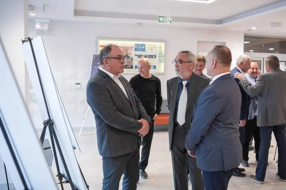 W LDK otwarto wystawę fotograficzną „Mechanik. Już od 100 lat zmieniamy świat” - zdjęcie 3