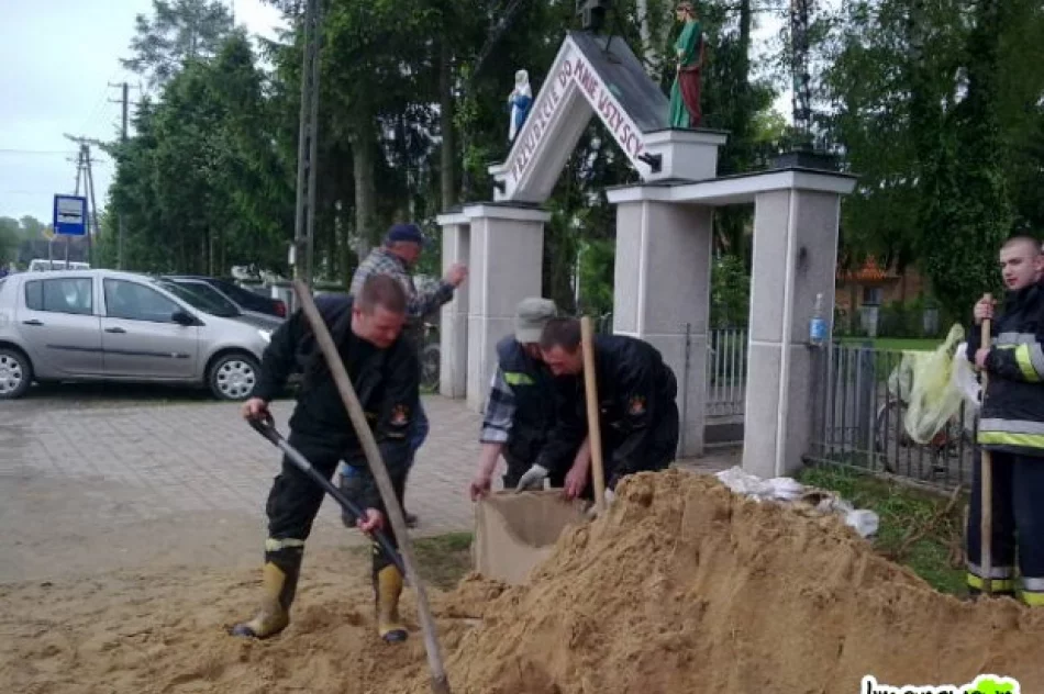 Wyjechali umacniać wały - zdjęcie 3