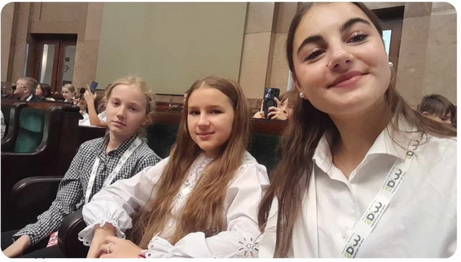 Uczniowie na XXX sesji Sejmu Dzieci i Młodzieży  - zdjęcie 1