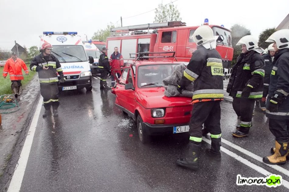 Zderzenie ciężarówki z „maluchem” - zdjęcie 2