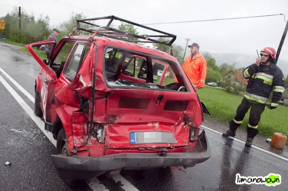Zderzenie ciężarówki z „maluchem” - zdjęcie 4