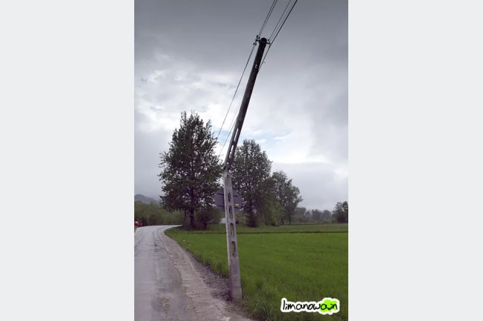 Nad drogą wisi złamany słup - zdjęcie 4
