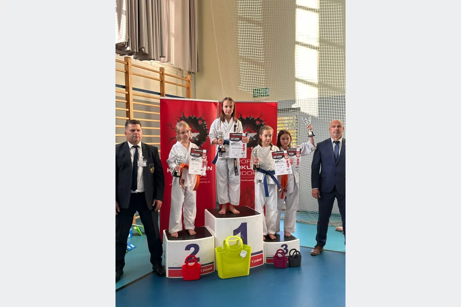 23 medale w Wilkowicach i 2 miejsce drużynowo dla zawodników Limanowskiego Klubu Kyokushin Karate na Grand Prix Beskidów - zdjęcie 12