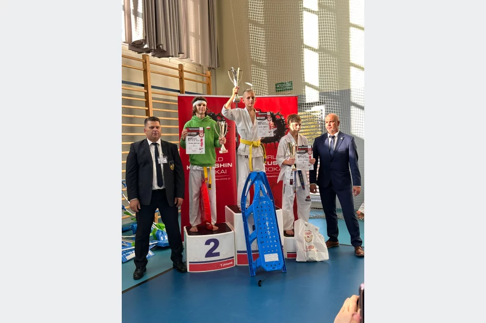 23 medale w Wilkowicach i 2 miejsce drużynowo dla zawodników Limanowskiego Klubu Kyokushin Karate na Grand Prix Beskidów - zdjęcie 17