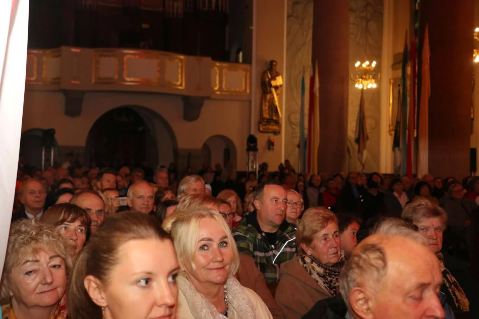 13 października | Widowisko muzyczne „Kardynał Wyszyński Prymas niezłomny” - zdjęcie 17