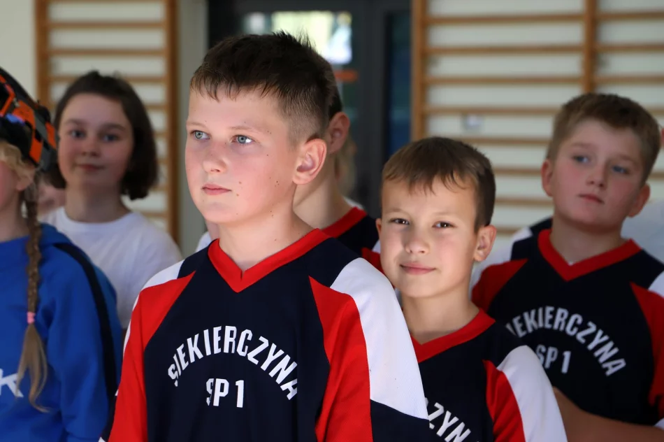 Stara Wieś zwycięzcami w Mistrzostwach Gminy Limanowa w Unihokeju Dzieci - zdjęcie 5