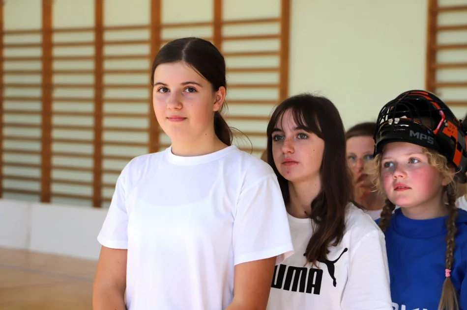 Stara Wieś zwycięzcami w Mistrzostwach Gminy Limanowa w Unihokeju Dzieci - zdjęcie 6