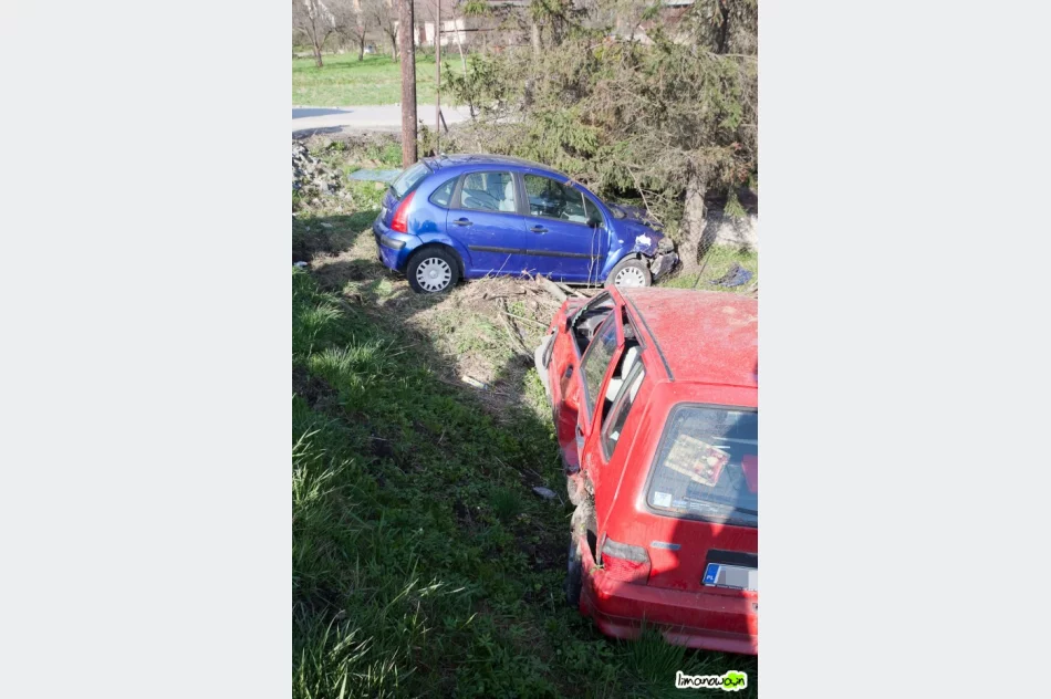 Zderzenie dwóch samochodów w Dobrej - zdjęcie 2