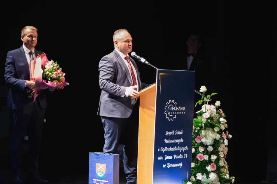Jubileusz 100 - lecia Zespołu Szkół Technicznych i Ogólnokształcących im. Jana Pawła II w Limanowej - zdjęcie 18