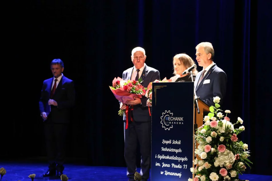 Obchody Jubileuszu Stulecia Zespołu Szkół Technicznych i Ogólnokształcących im. Jana Pawła II w Limanowej - zdjęcie 17