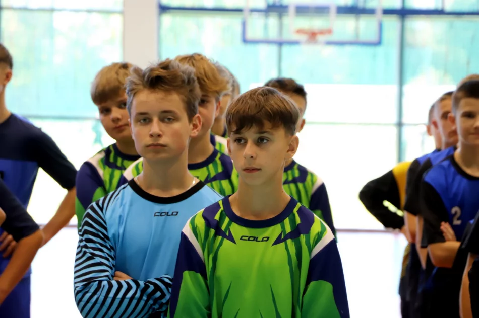 Stara Wieś 1 na podium w Mistrzostwach Gminy Limanowa w Halowej Piłce Nożnej CHŁOPCÓW - zdjęcie 4