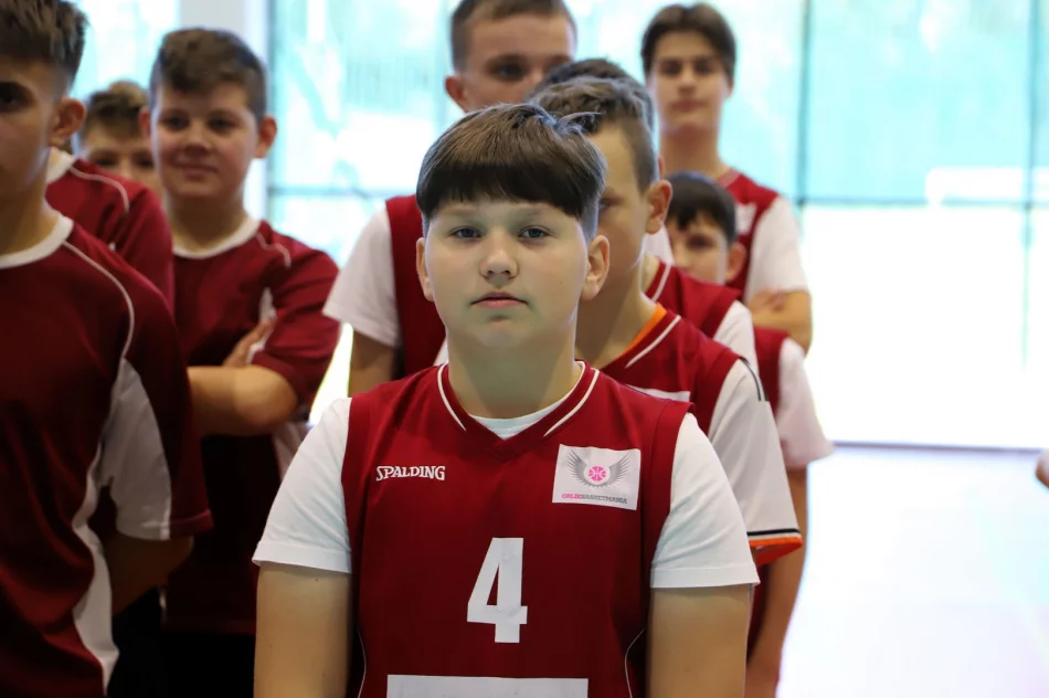 Stara Wieś 1 na podium w Mistrzostwach Gminy Limanowa w Halowej Piłce Nożnej CHŁOPCÓW - zdjęcie 7