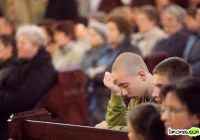 Oddajmy hołd – poniedziałek godzina 13 - zdjęcie główne