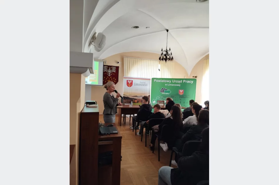 Spotkanie z młodzieżą w ramach Ogólnopolskiego Tygodnia Kariery - zdjęcie 3