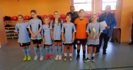 Drużyna dziewcząt z Ujanowice najlepsza w powiecie - zdjęcie 4